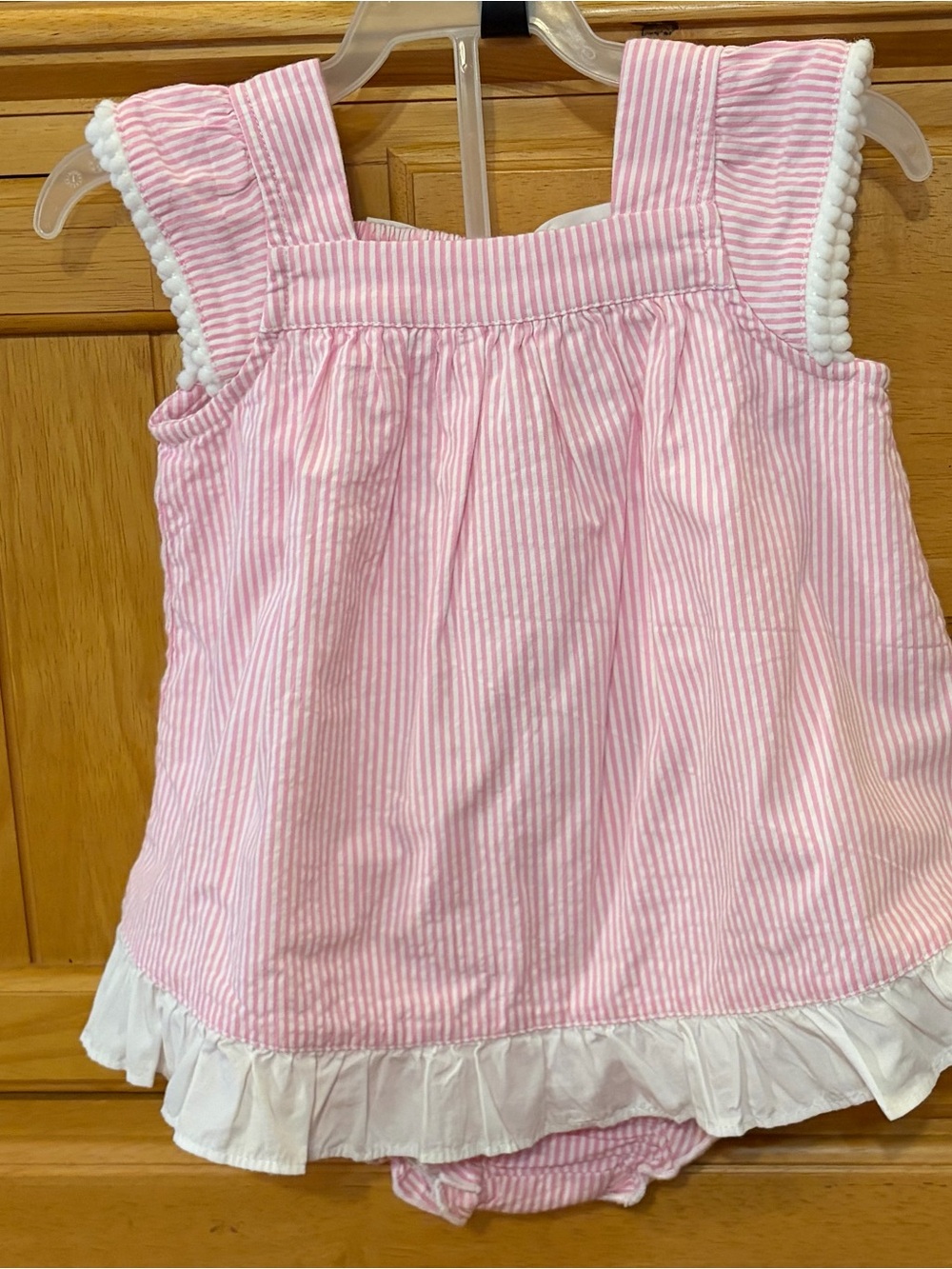 Crown & Ivy Adorable Pink/White Striped Seersucker Top/Bloomer Set Size 9 Months
